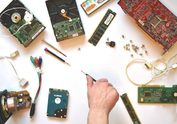 hardware electronics repair service computer pc engineer workplace
